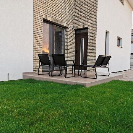 Relax And Sun Apartment Dunajska Streda Luaran gambar