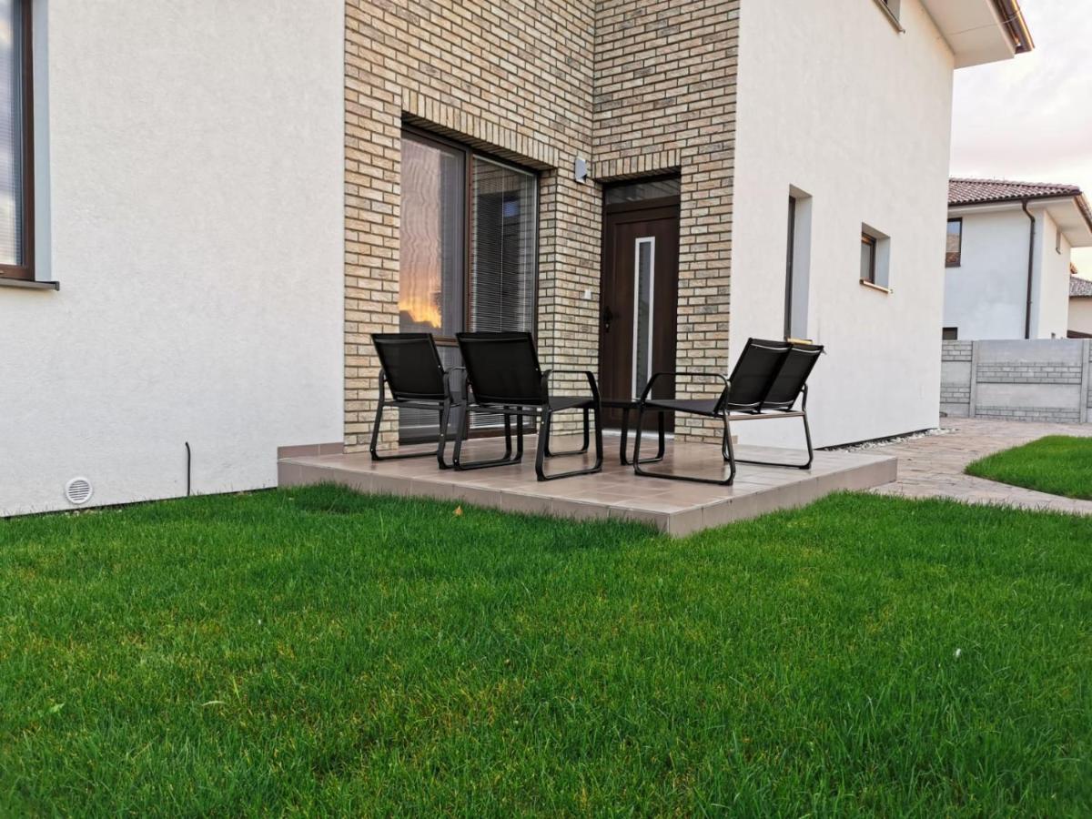 Relax And Sun Apartment Dunajska Streda Luaran gambar