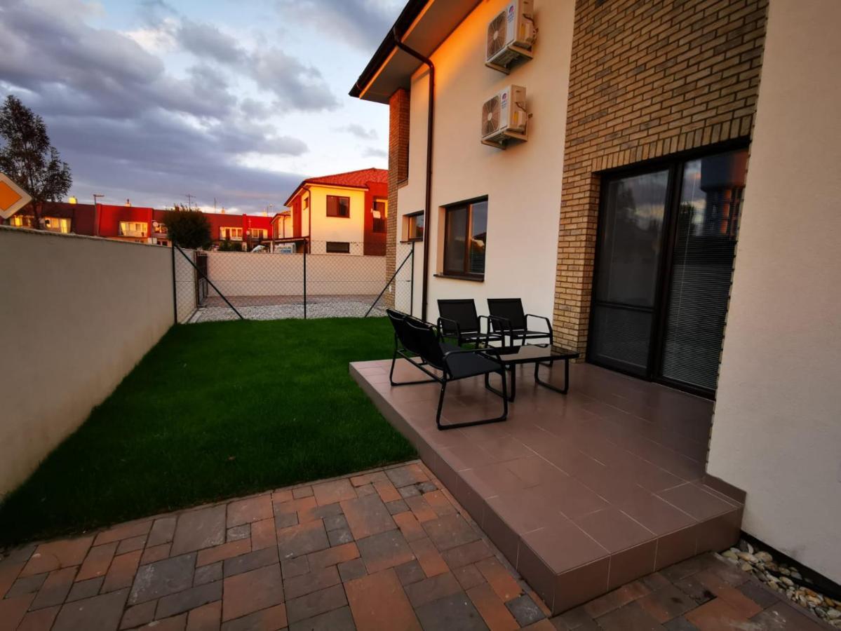 Relax And Sun Apartment Dunajska Streda Luaran gambar